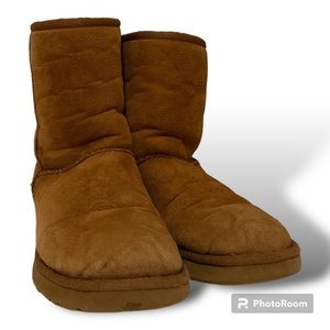 Ugg boots medium rise good condition chestnut women’s size 7.5